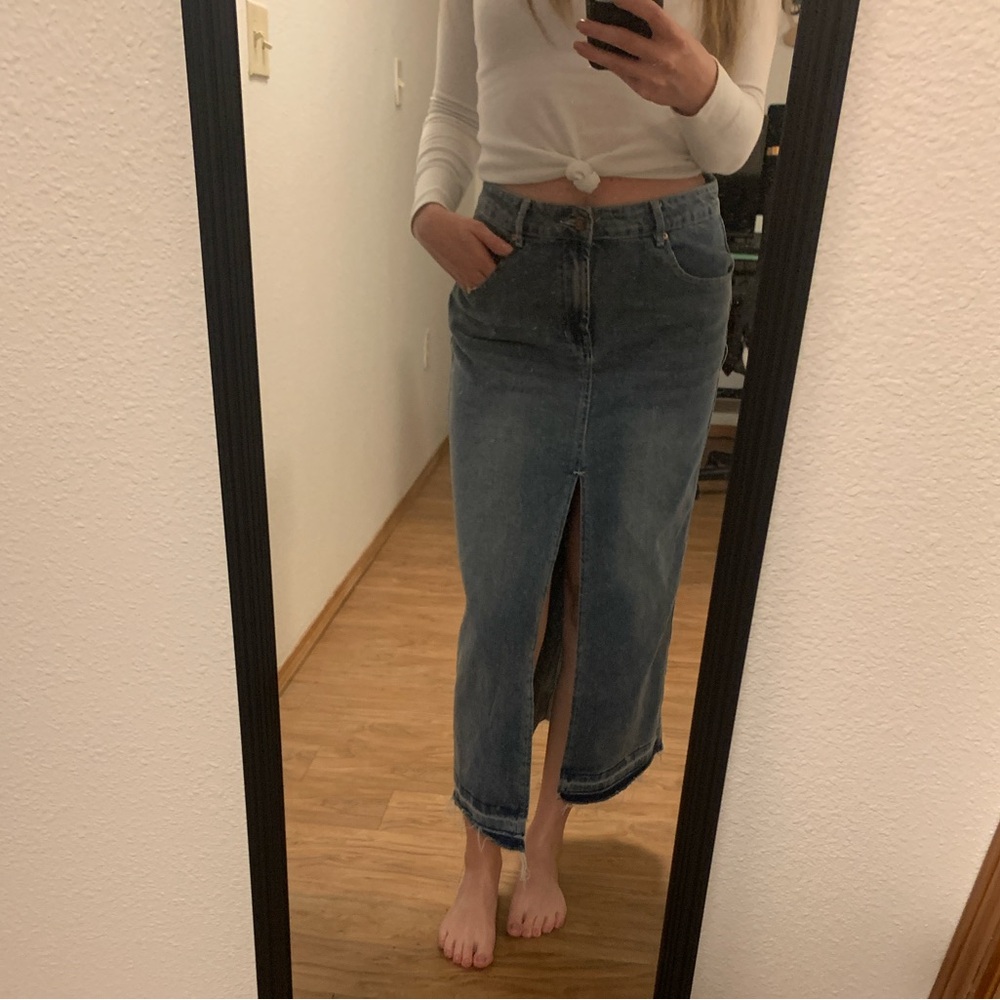 Size 9/28 maxi denim skirt